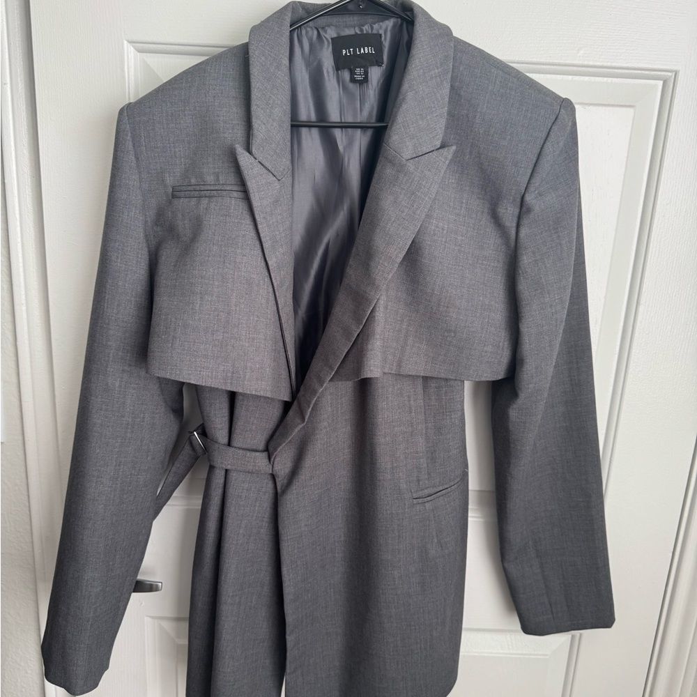 PrettyLittleThing Gray Blazer - Picture 2 of 3